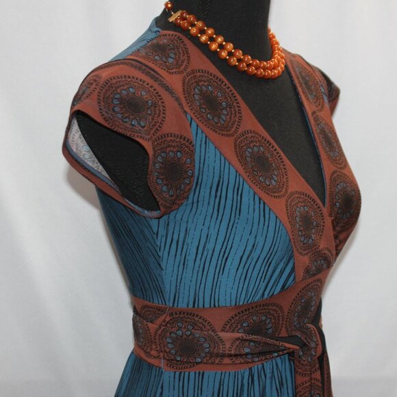 BCBGMaxAzria Cap Sleeve V-Neck Dress w/Matching Trim - Picture 8 of 16